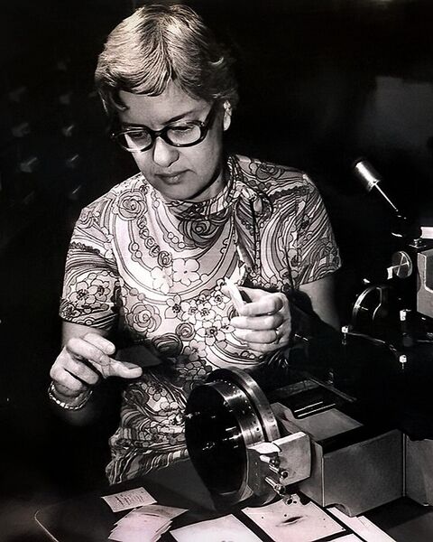File:Vera Rubin measuring spectra.jpg